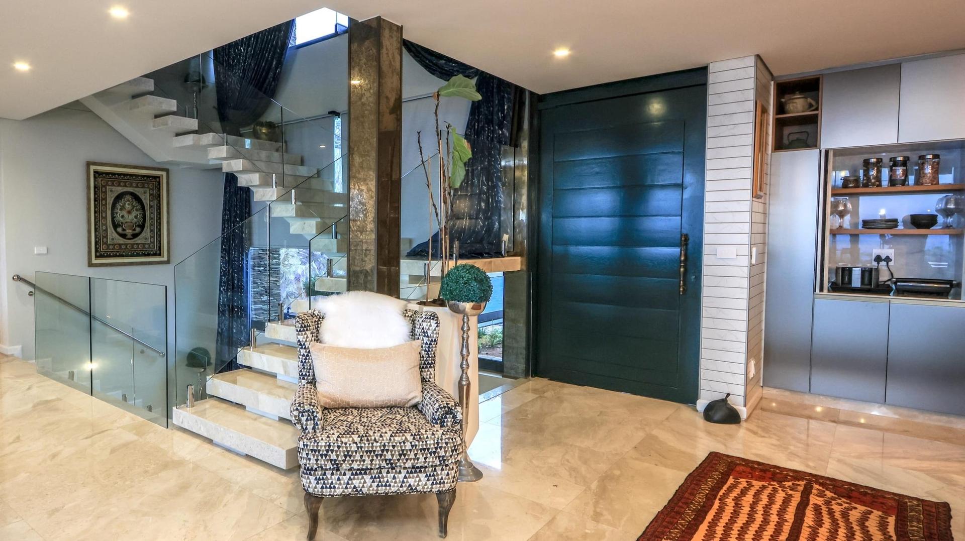 An Iconic Sea-Facing Sanctuary in Signature Estate — photograph 3