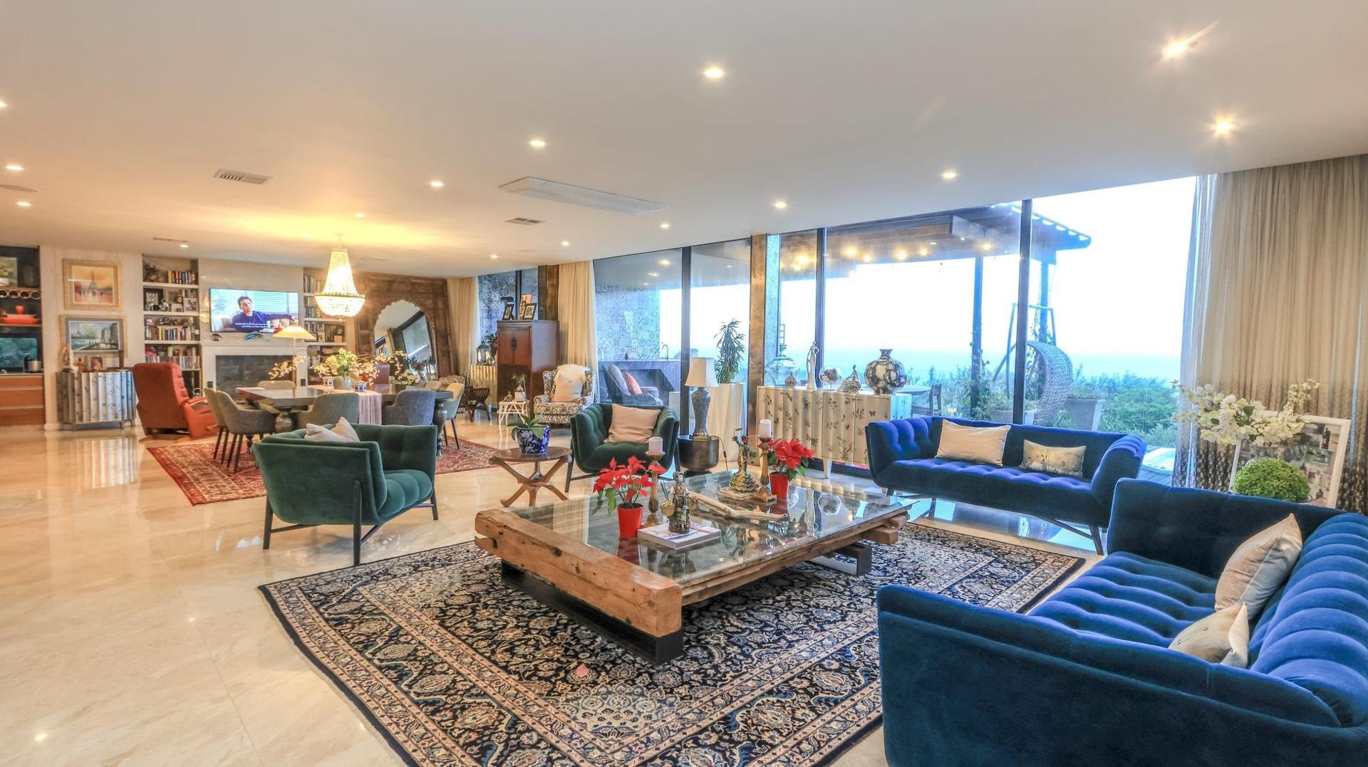 An Iconic Sea-Facing Sanctuary in Signature Estate — photograph 5