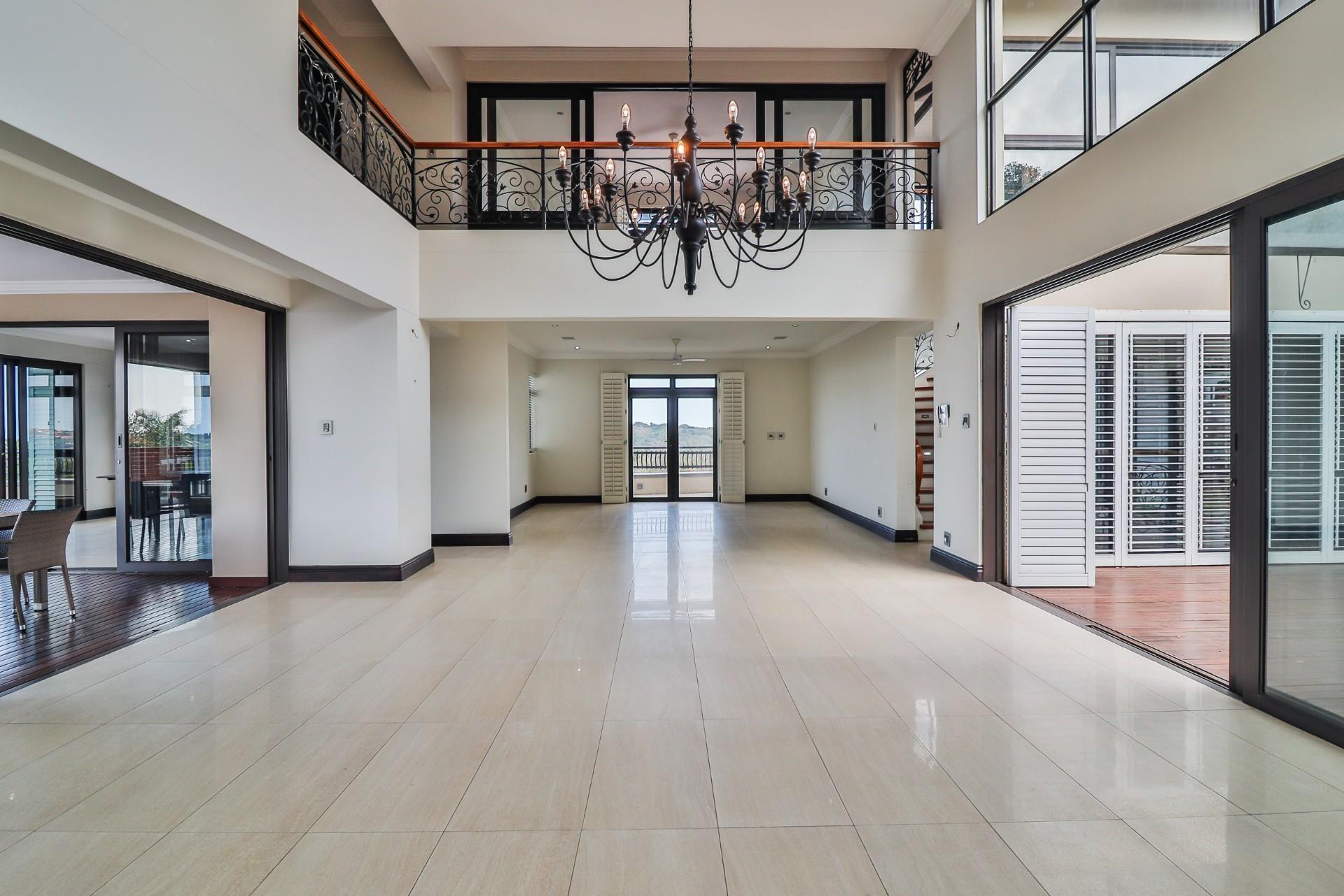 Architectural Coastal Luxury Mansion with Panoramic Ocean Views — photograph 5