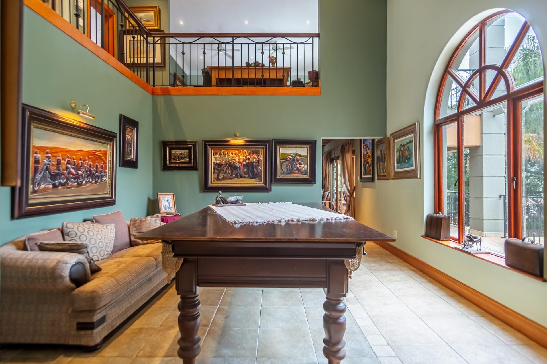 Versatile Luxury Family Villa with Dual Living and Exceptional Entertaining — photograph 4