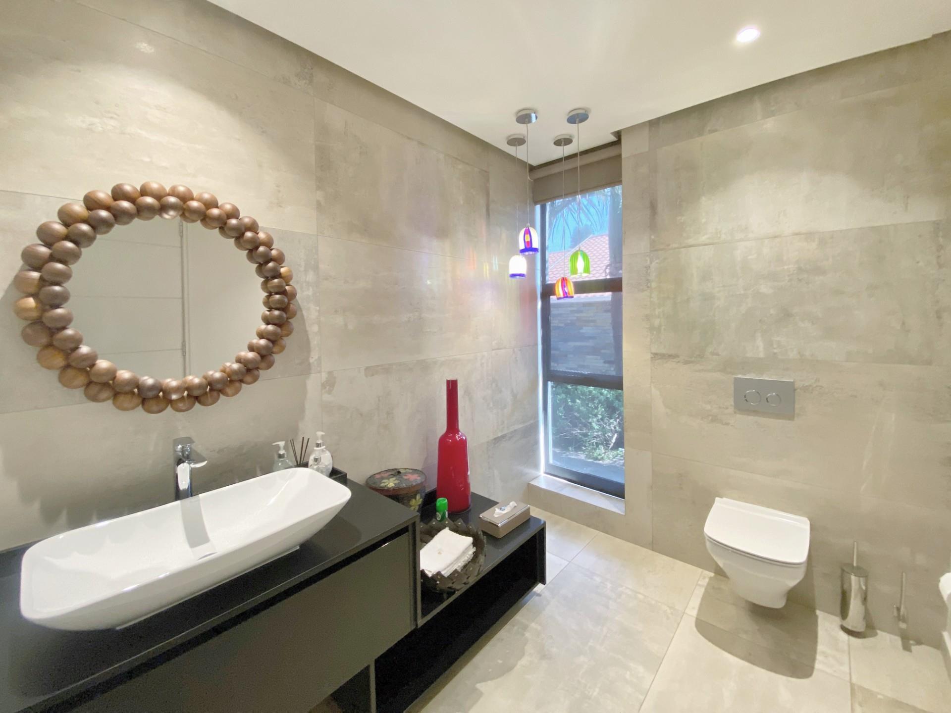 Where Contemporary Design Embraces Natural Light — photograph 2