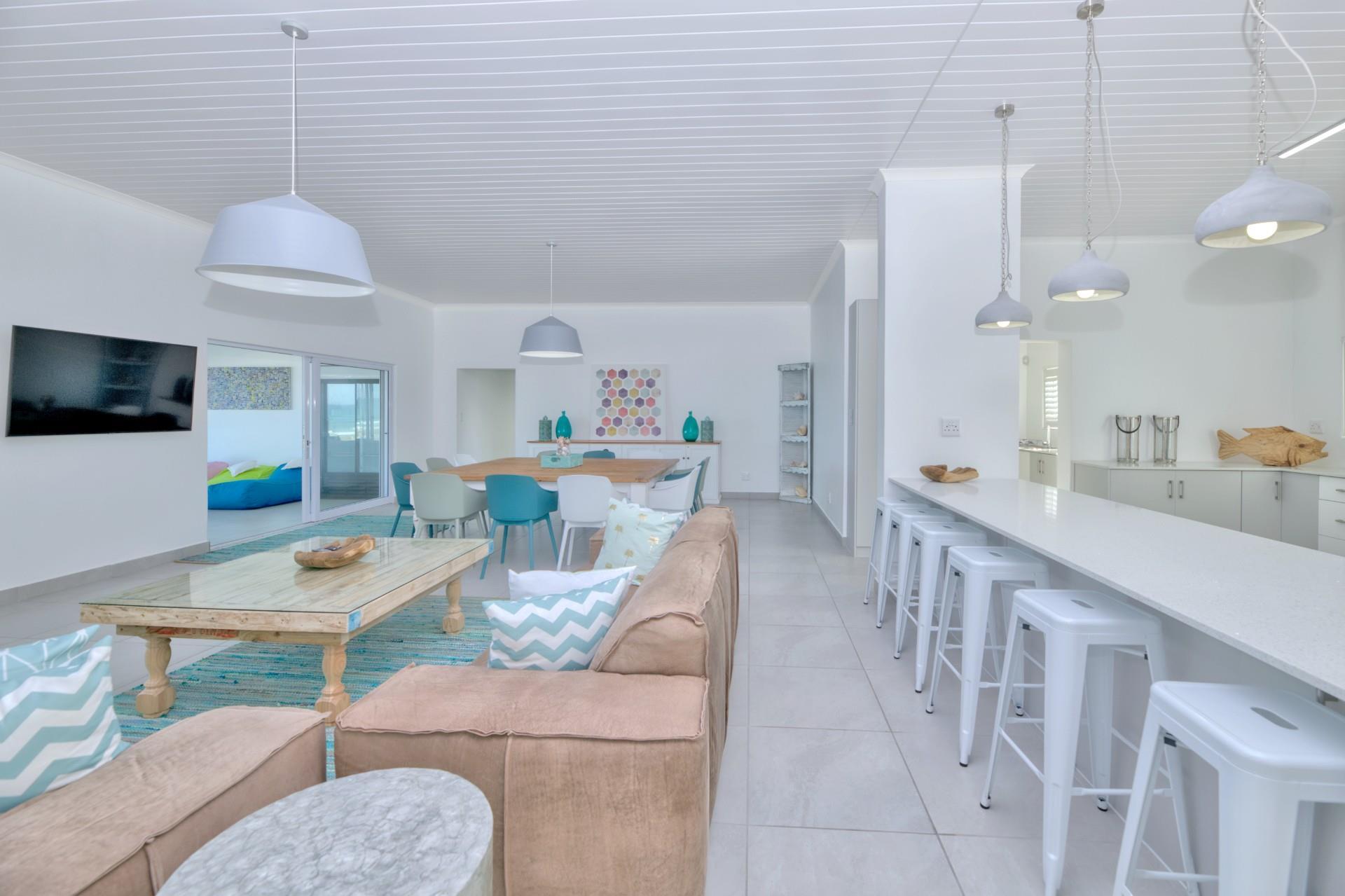 Exclusive Oceanfront Luxury Home — photograph 5