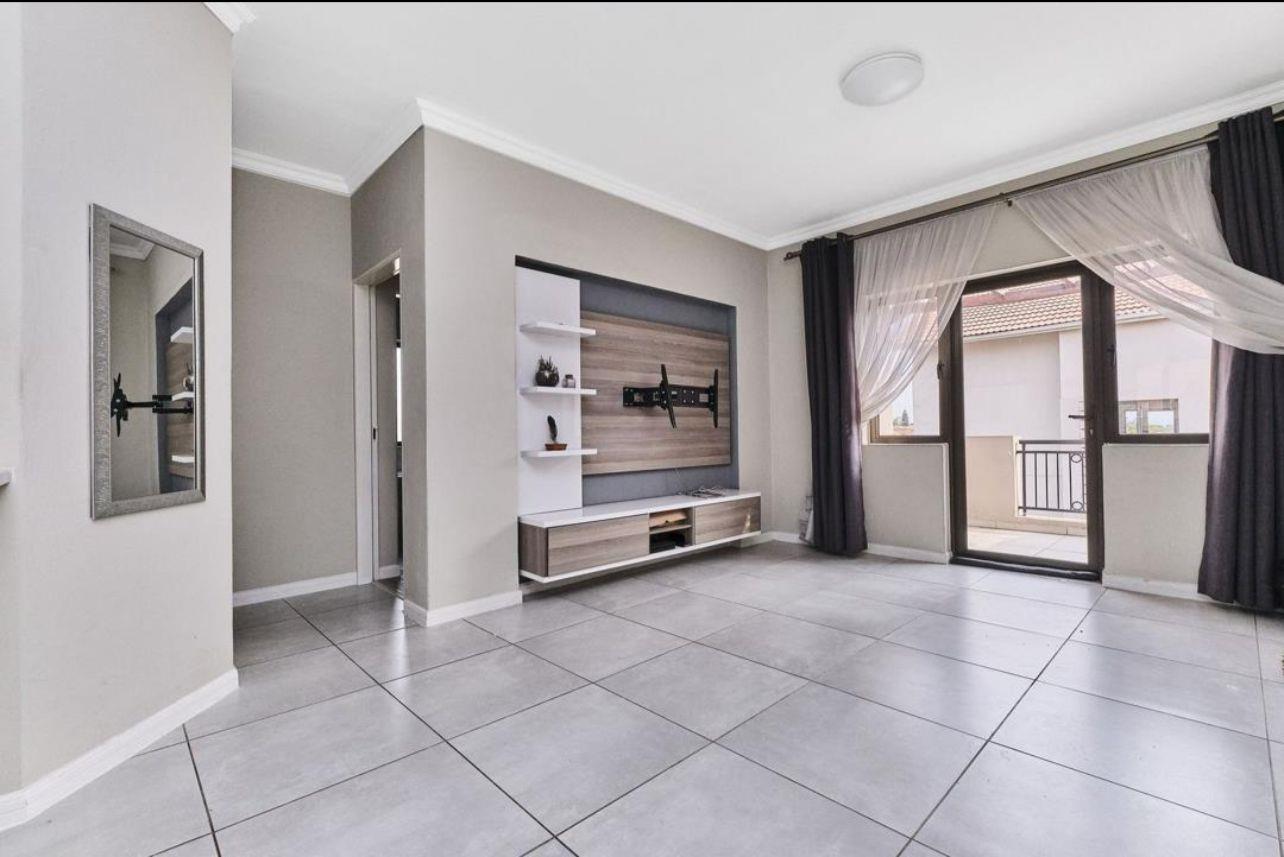 Discover modern living in this exquisite 2 bedroom apartment in Broadacres — photograph 4