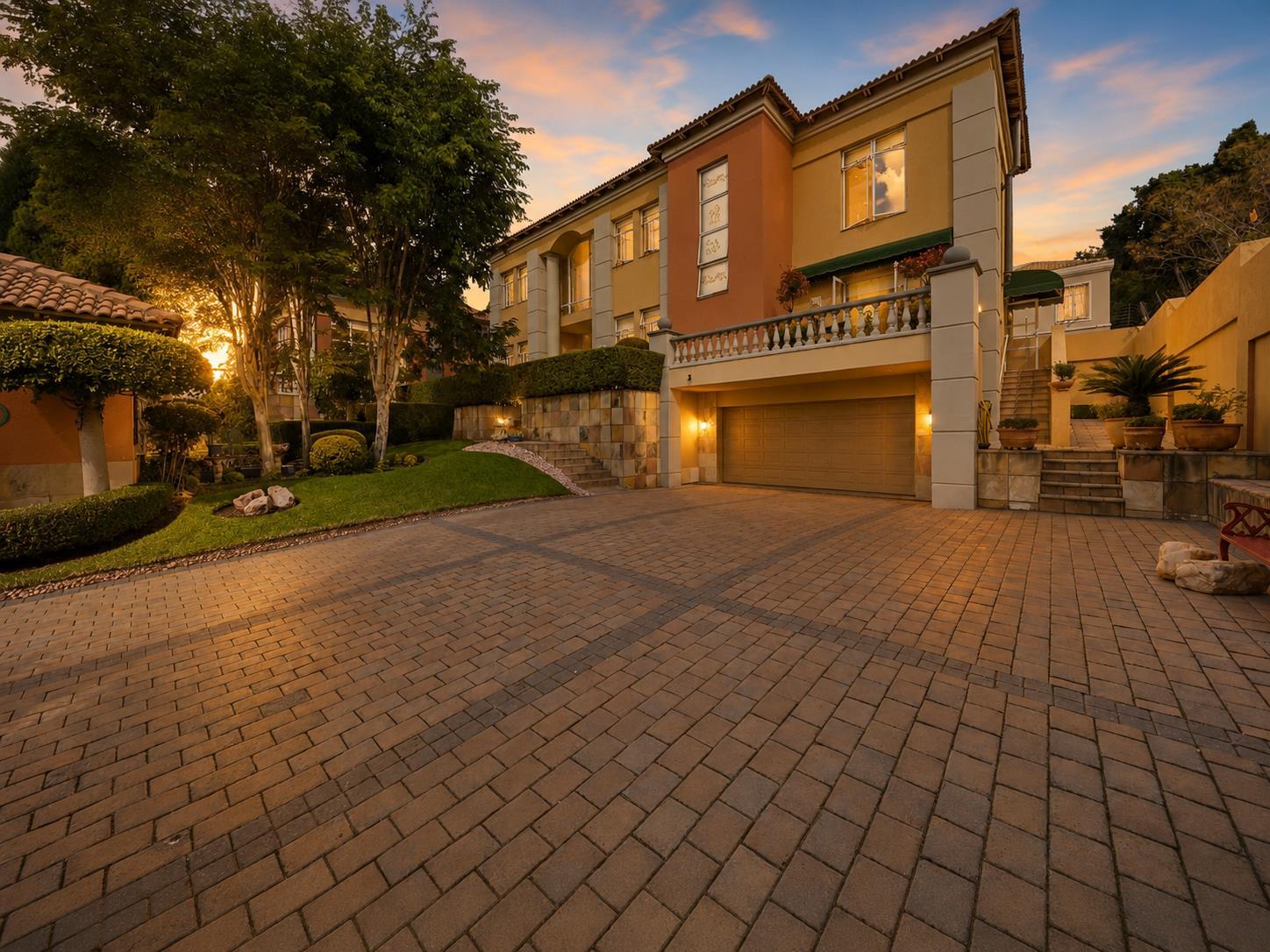 5 Bedroom House For Sale in Hyde Park — photograph 3