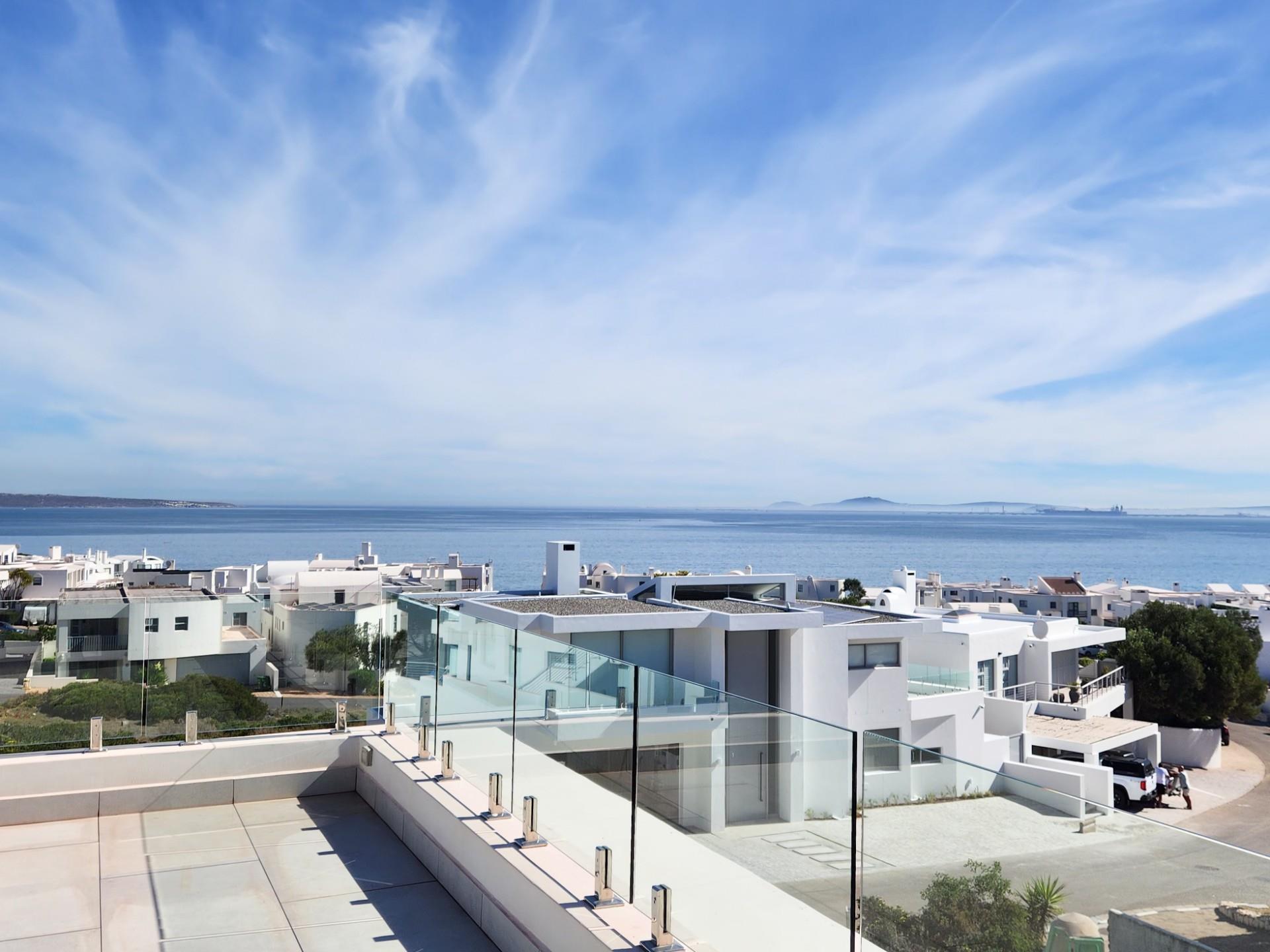 Triple-Storey Luxury Home in the Exclusive Paradise Beach Estate — photograph 2