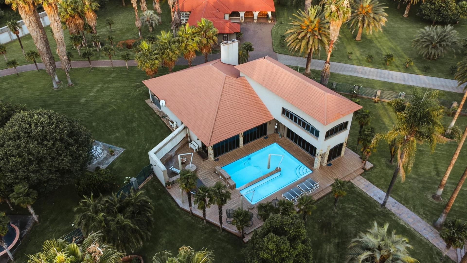 Mediterranean Grand Estate with Endless Luxury Potential — photograph 2