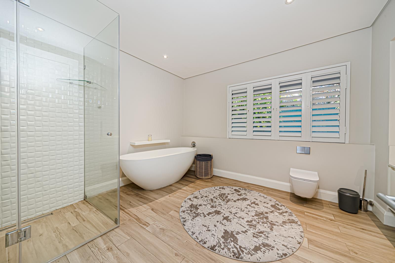 Luxurious Residence in Morningside — photograph 4