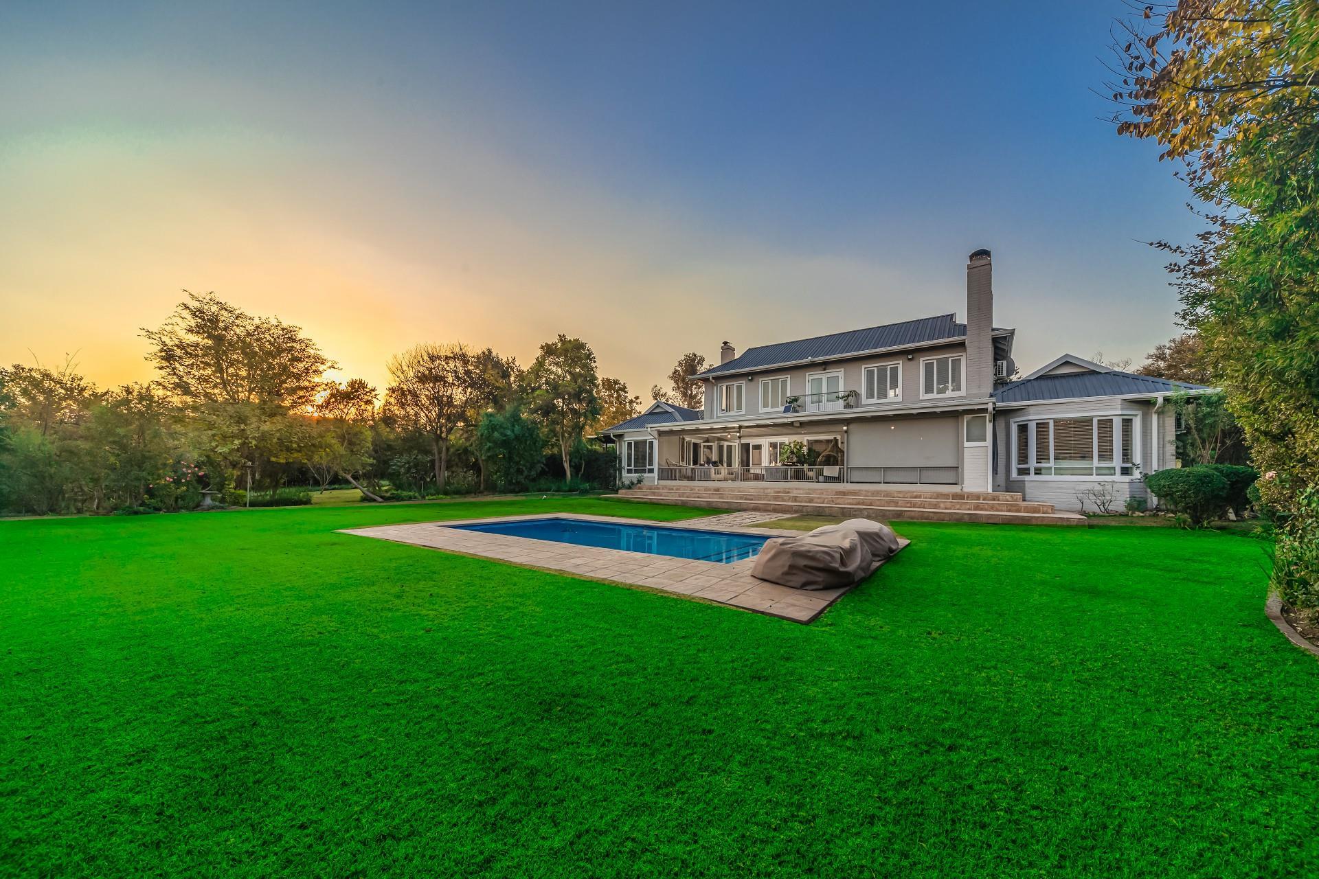 Prestigious Country Living — photograph 2