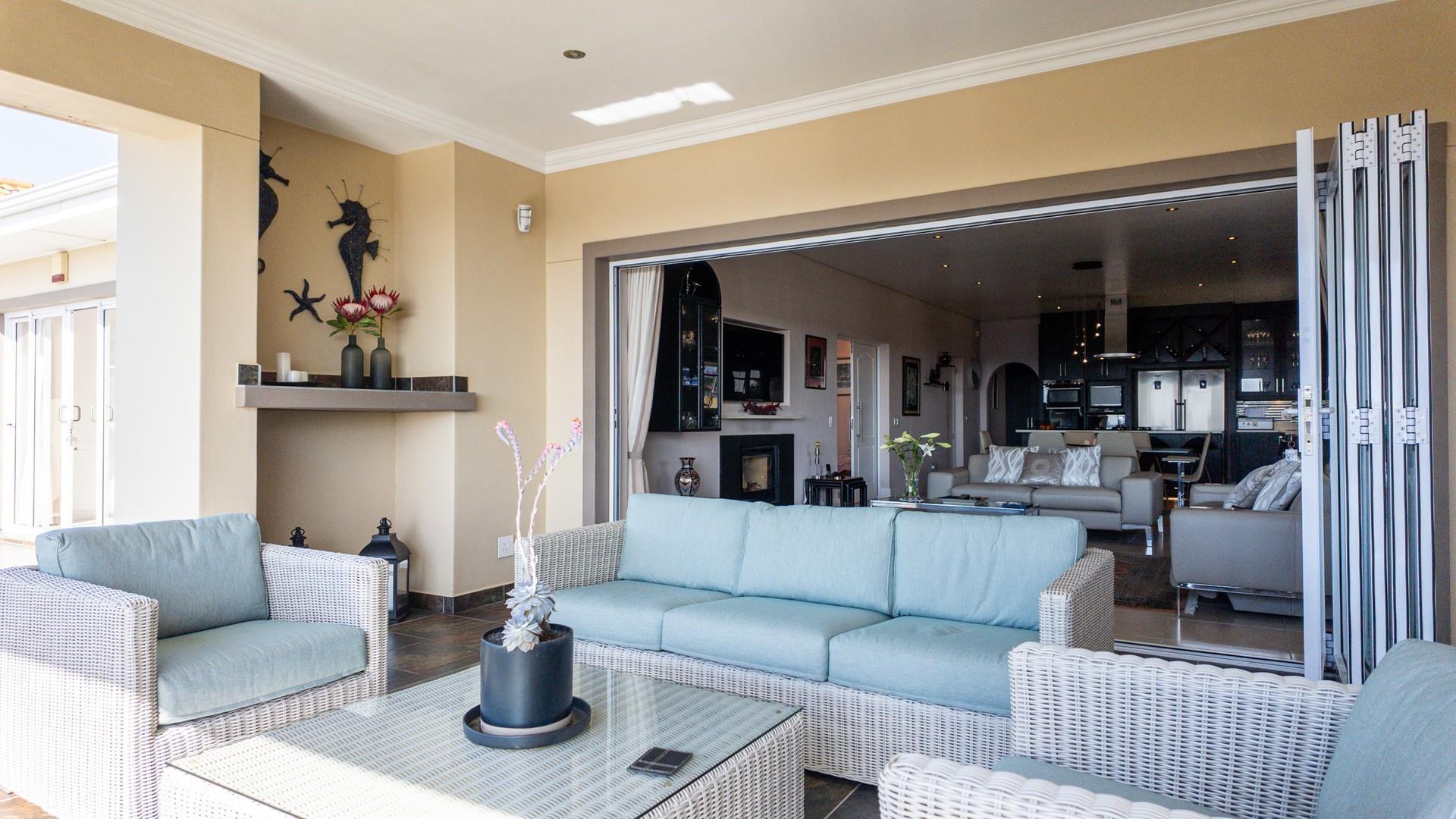 Sea-View Residence of Style & Elegance — photograph 4