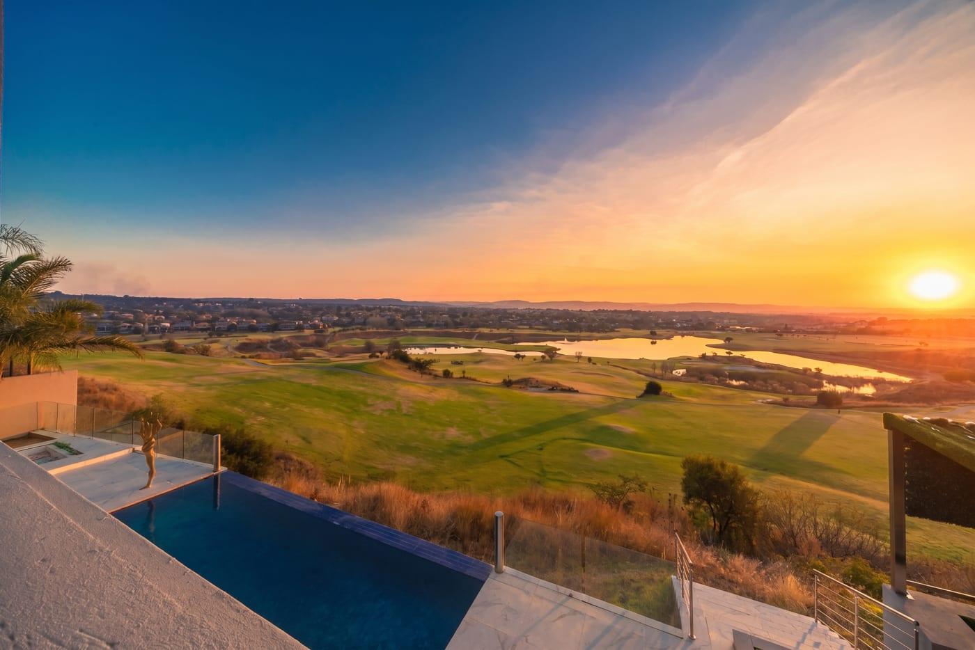 A Landmark Residence Above the Fairway — photograph 2