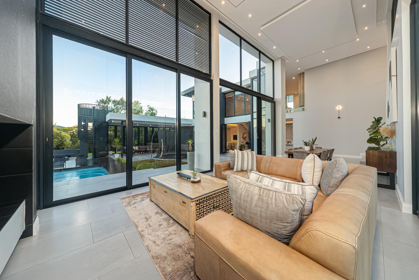 Contemporary 4-Bed Gem in Steyn City — photograph 3