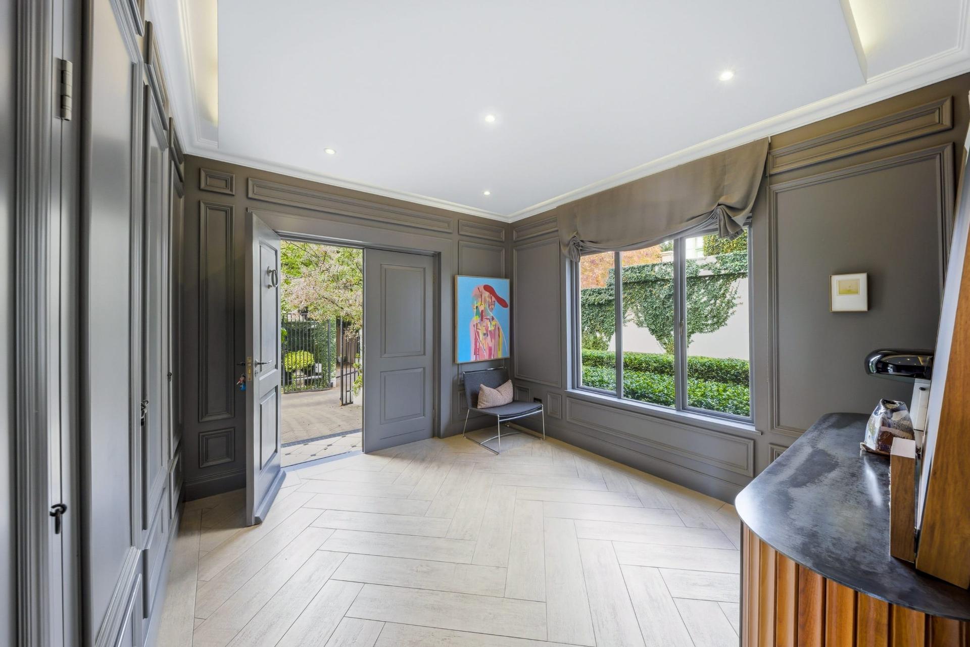 Bespoke family living. Rarely available. Exceptionally secure. — photograph 3