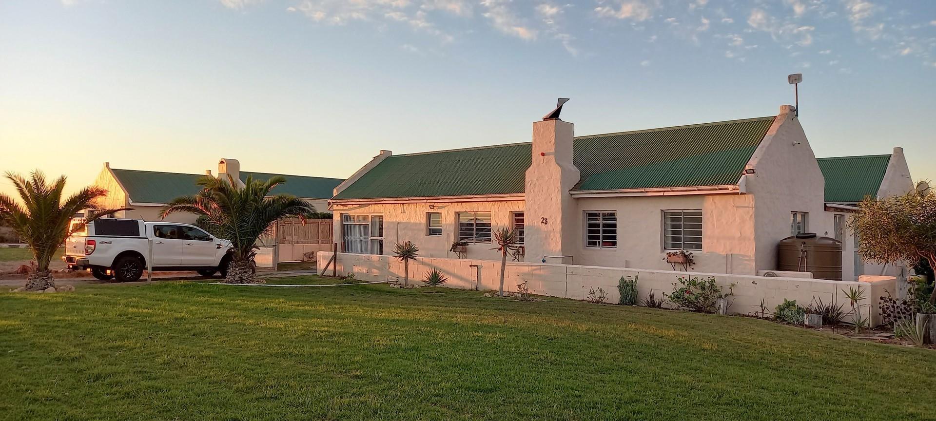 Elegant 13-Bedroom Equestrian Smallholding for Sale in Long Acres, Langebaan <br/>Live the Country D — photograph 3