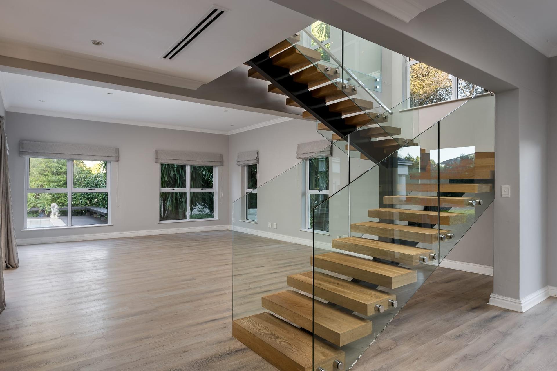 Elevated Golf Estate Living with Mountain Views — photograph 4