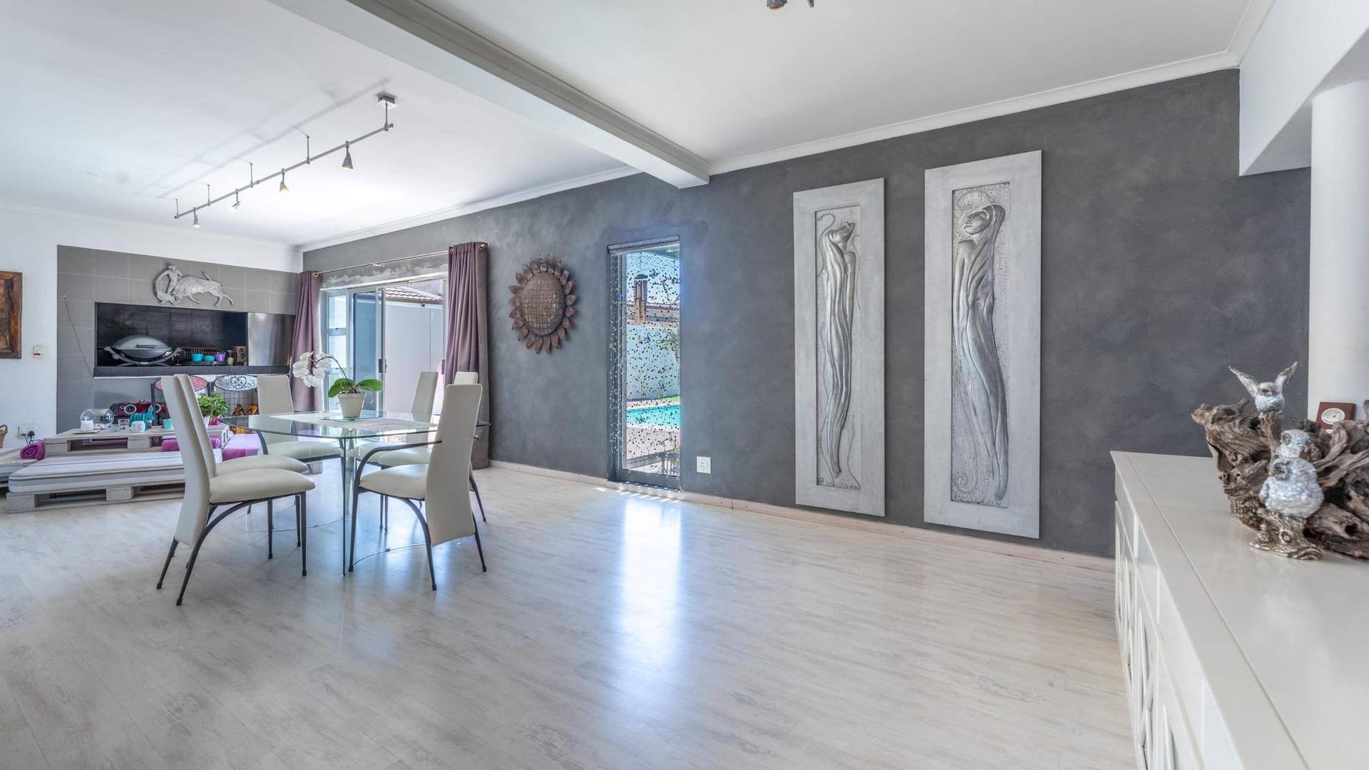 Refined Beachside Living with Timeless Elegance — photograph 5