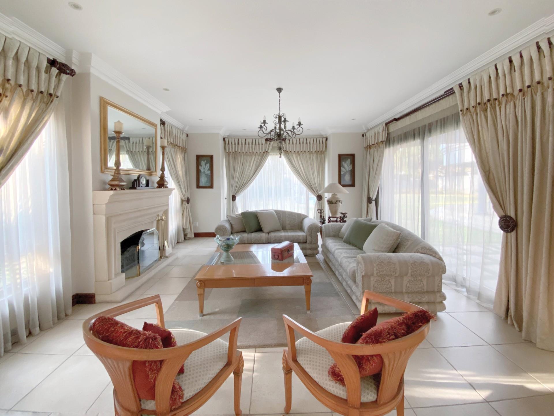 Immaculate Palatial Family Home — photograph 3