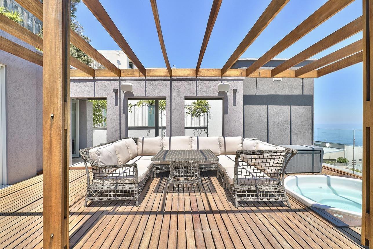 Sophisticated Luxury Living — photograph 2