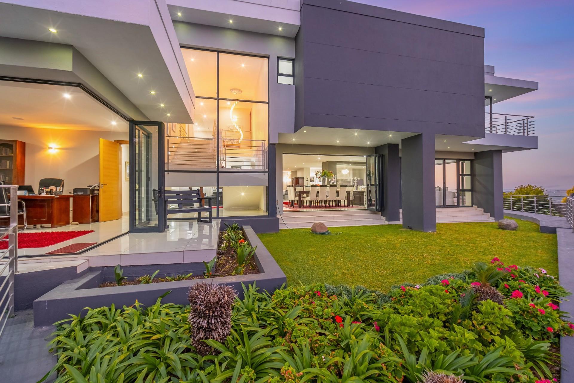 A Rare Offering of Prestige at Featherbrooke Estate — photograph 3