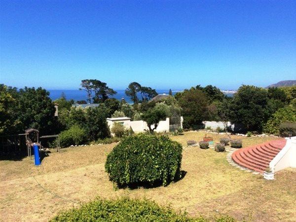 A Landmark Coastal Estate of Rare Scale — photograph 4