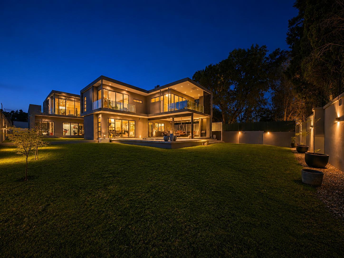 Contemporary Architectural Masterpiece — photograph 2