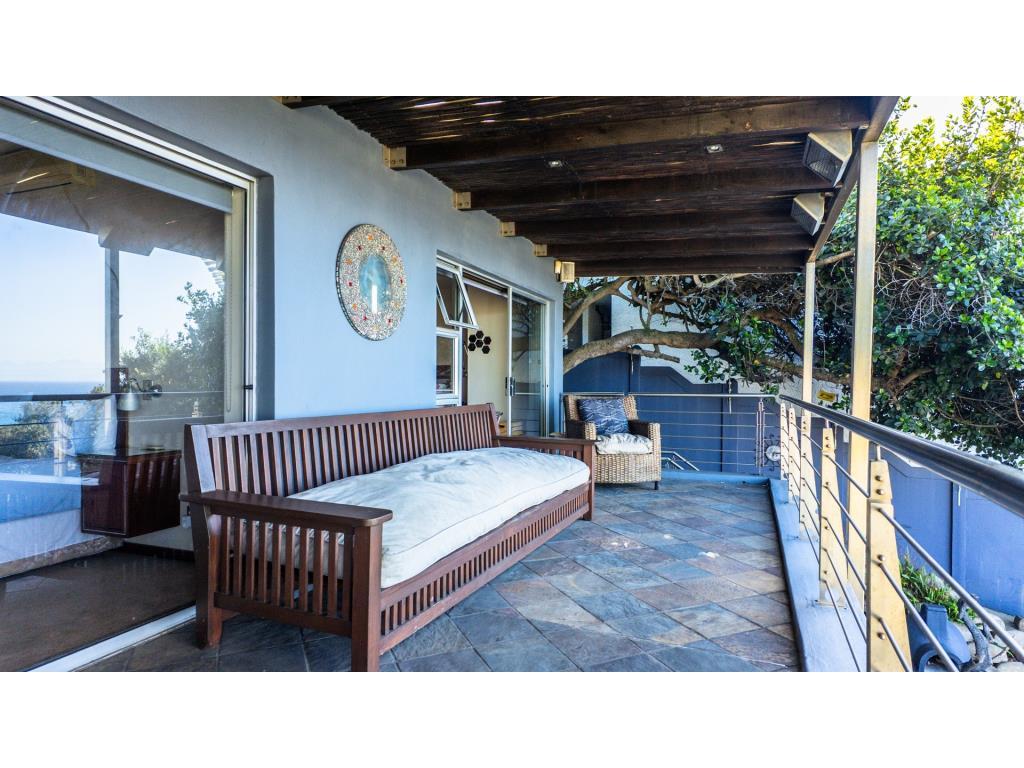 6 Bedroom House For Sale in Signal Hill — photograph 3