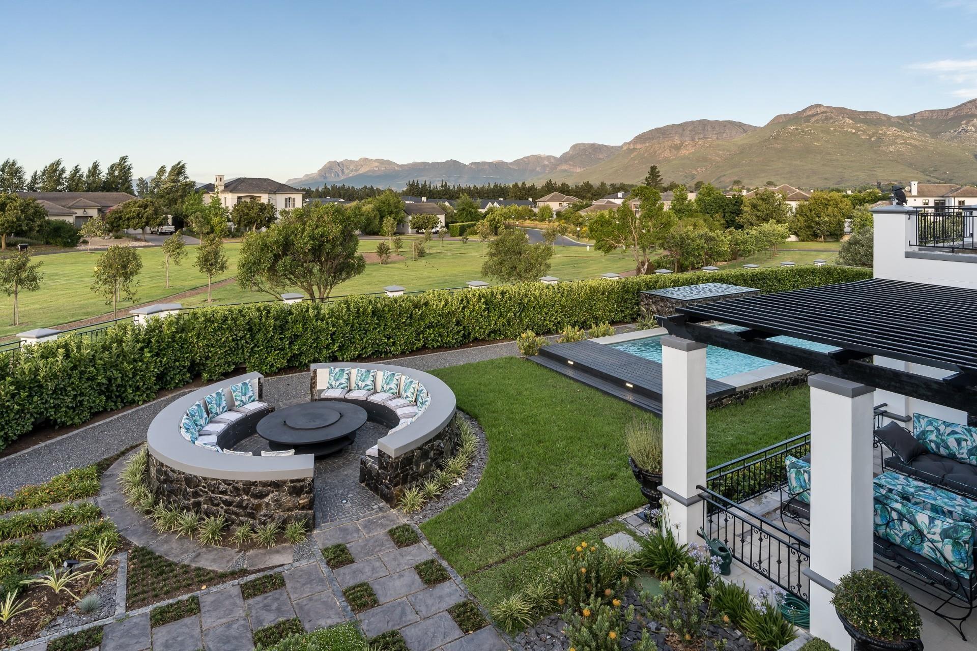 Prestigious Luxury Home with Mountain Views — photograph 4
