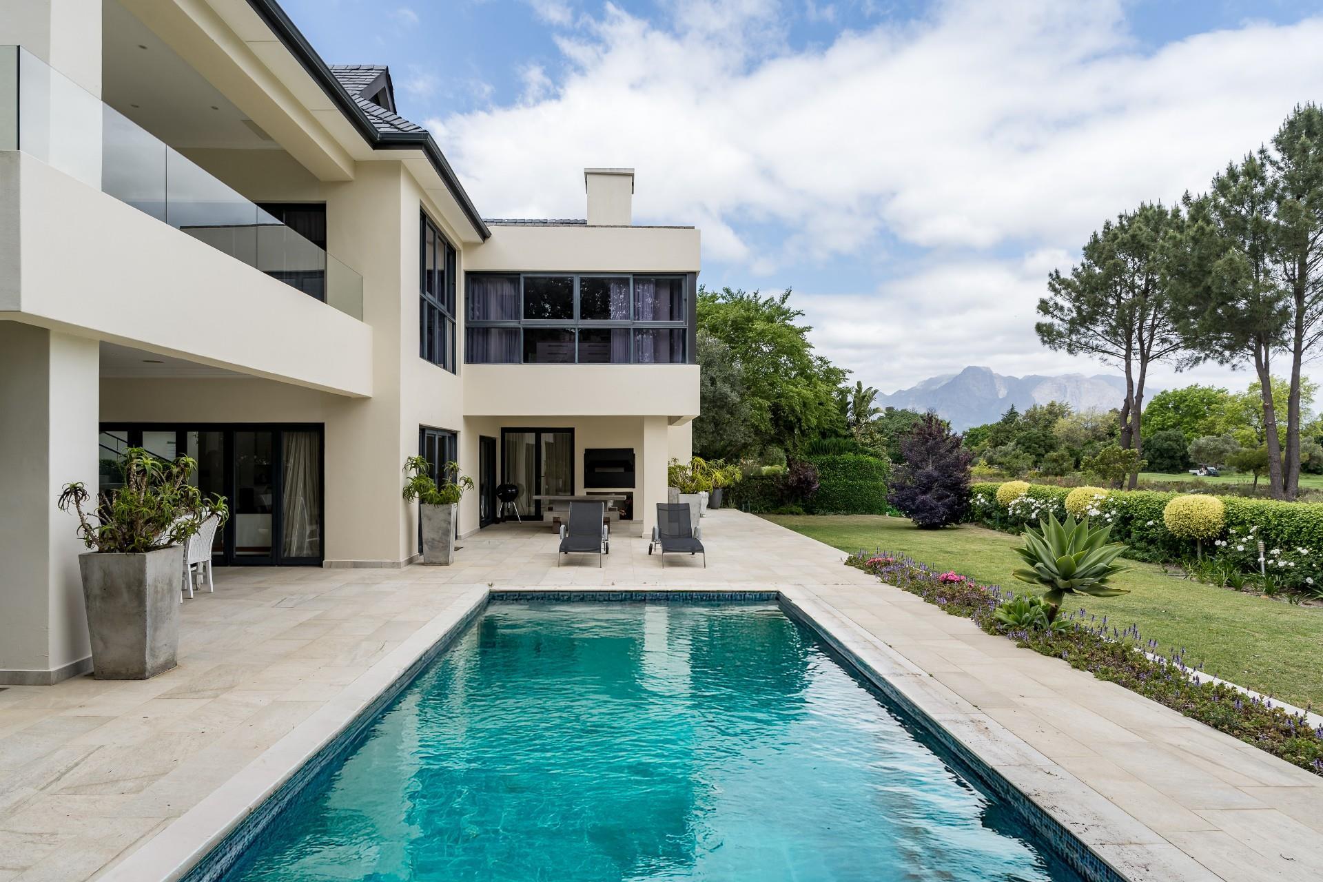 Perfectly Positioned Family Home — photograph 5