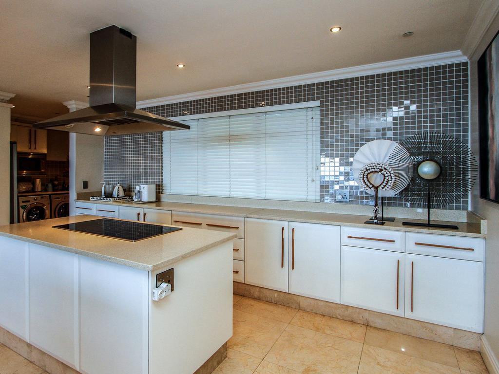 Apex Elegance Unveiled: Exclusive Sub-Penthouse on Umhlanga's Pristine Beachfront" — photograph 5