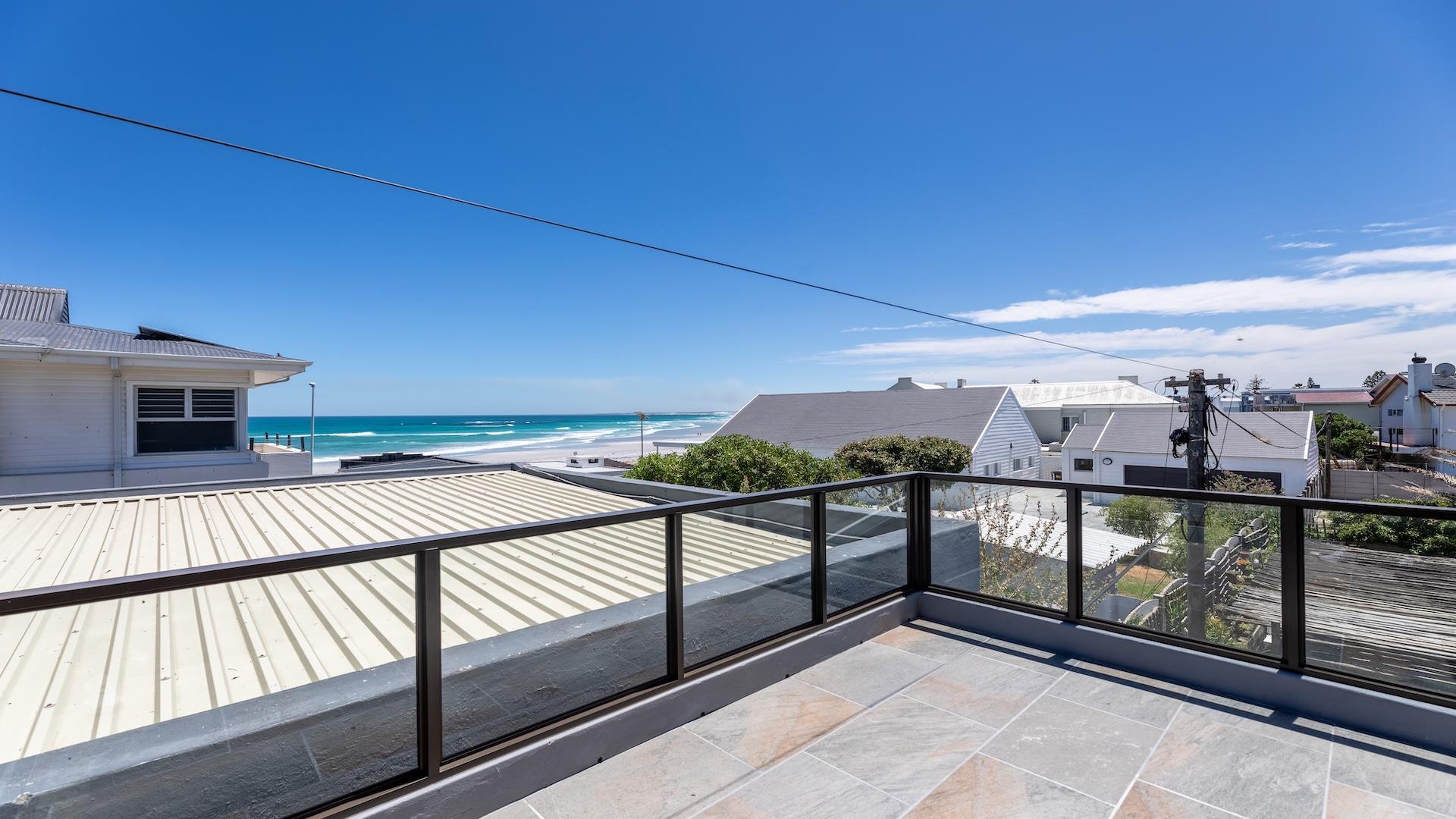 7 Bedroom House For Sale in Melkbosstrand Central — photograph 4