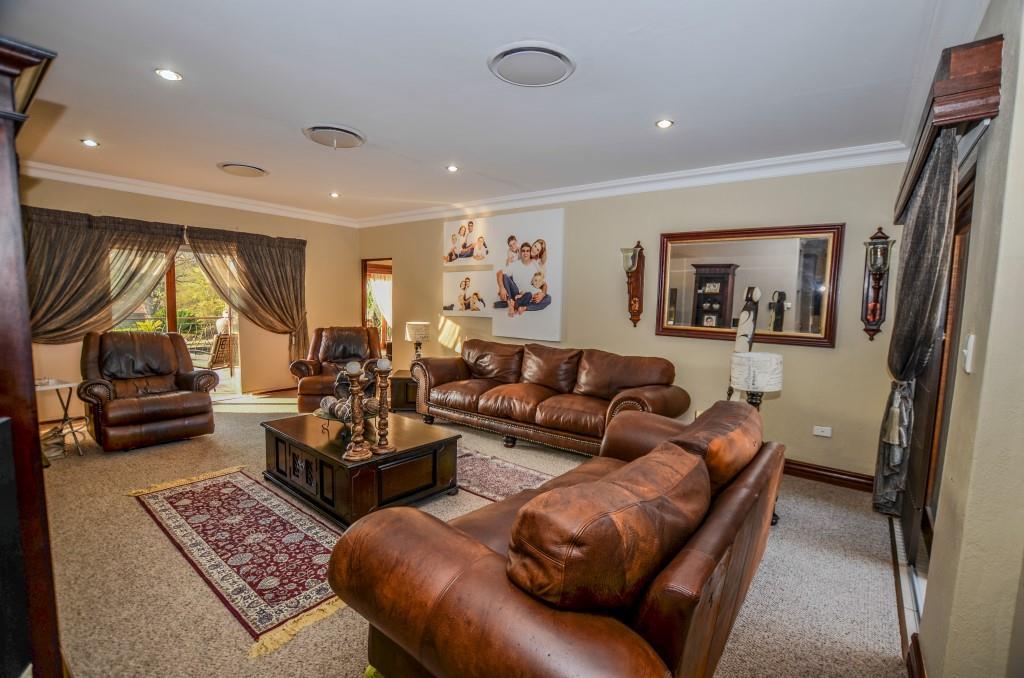 Luxury Bush Estate Home — photograph 5