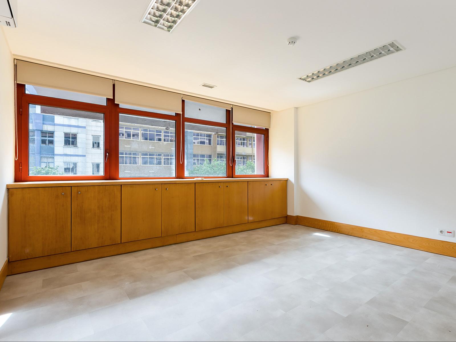 Office / Practice in Lisboa (96067) — photograph 4