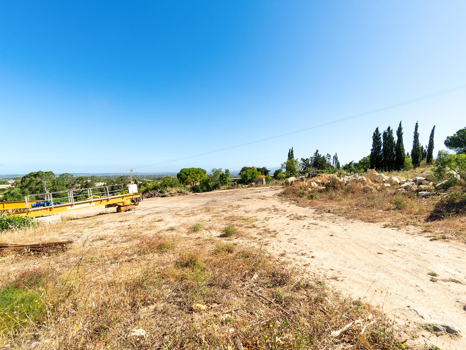 Land in Lagos (97677) — photograph 2