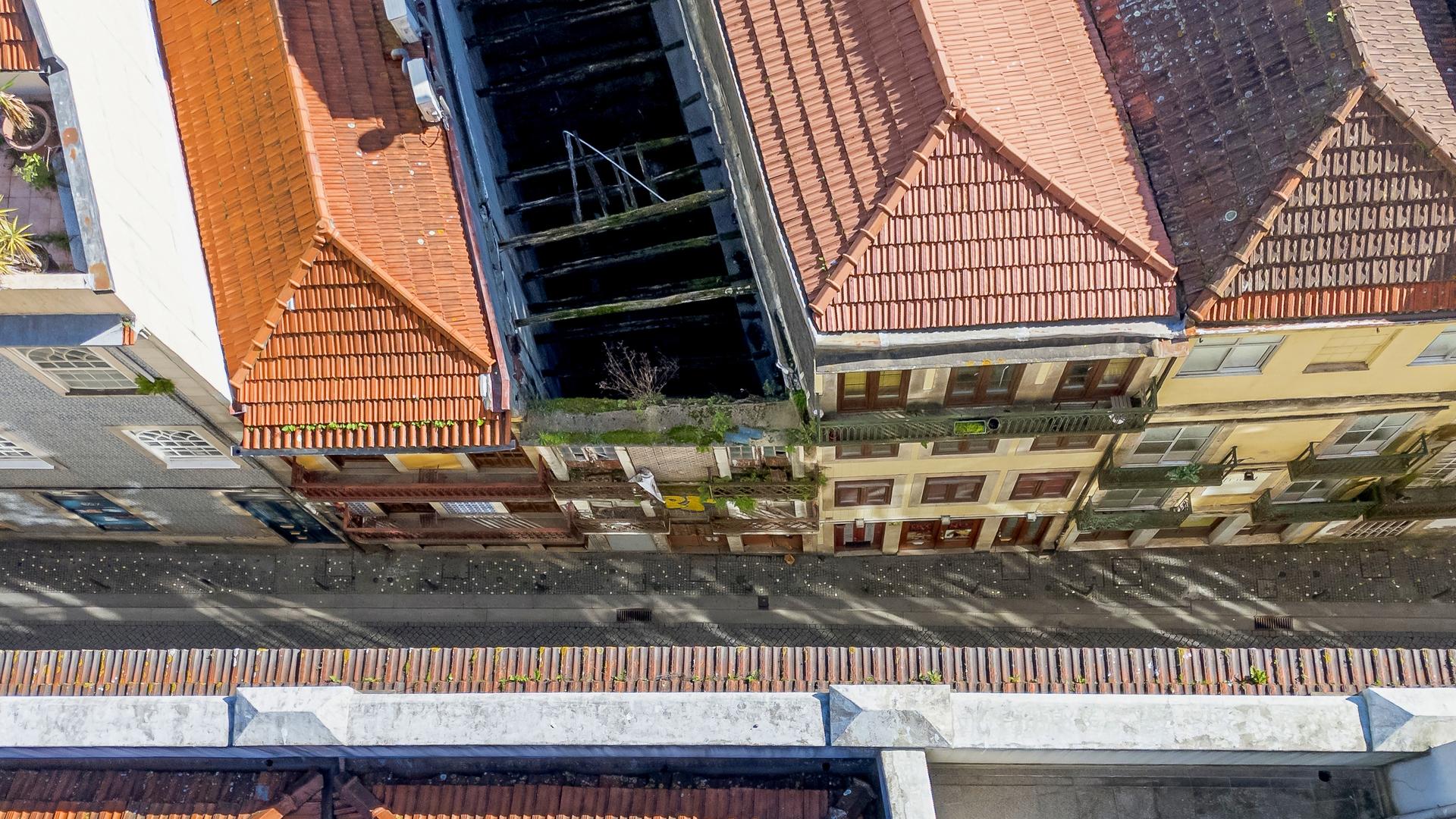 Building in Porto (94377) — photograph 3