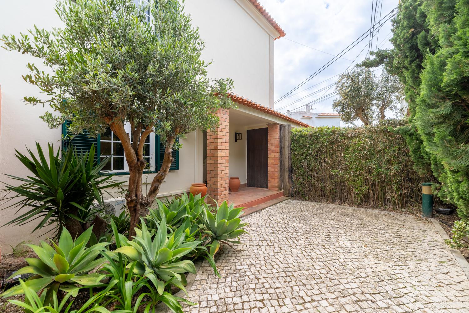 House in Cascais (97537) — photograph 2