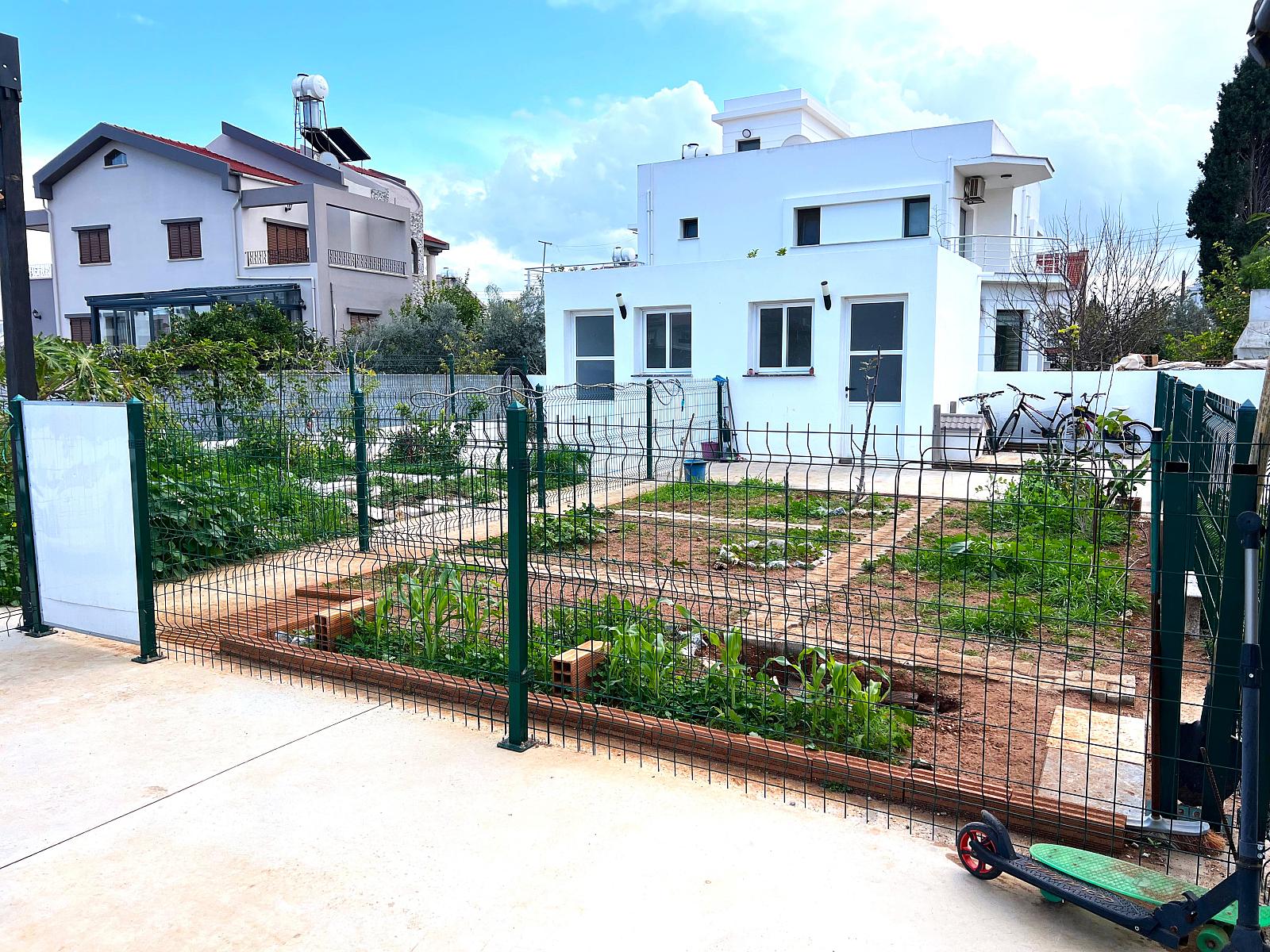 Apartments in Yeni Boğaziçi, Gazimağusa (ECN-00536) — photograph 2