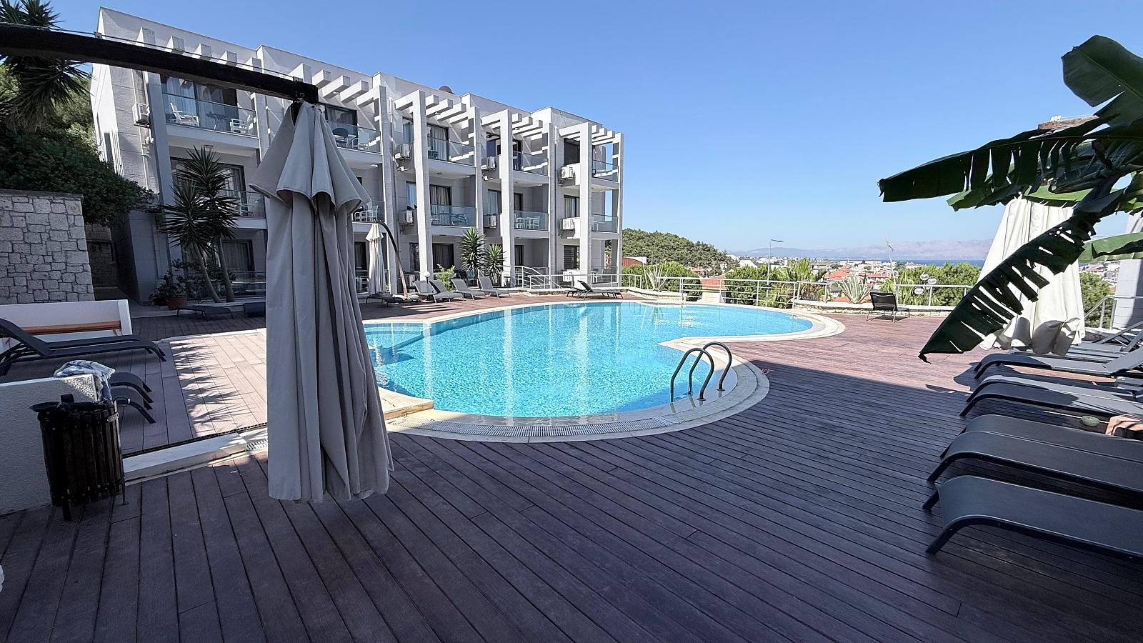 Apartments in İsmet İnönü, Çeşme (ADB-00234) — photograph 2